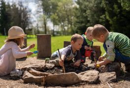 Na farmářském trhu budou děti tvořit s Mraveništěm – sobota 4. června